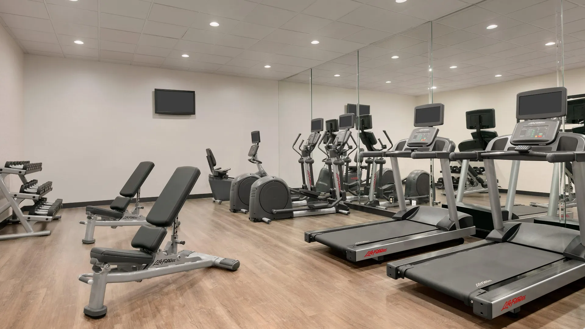 Holiday Inn Express Hotel & Suites Norfolk Airport By Ihg