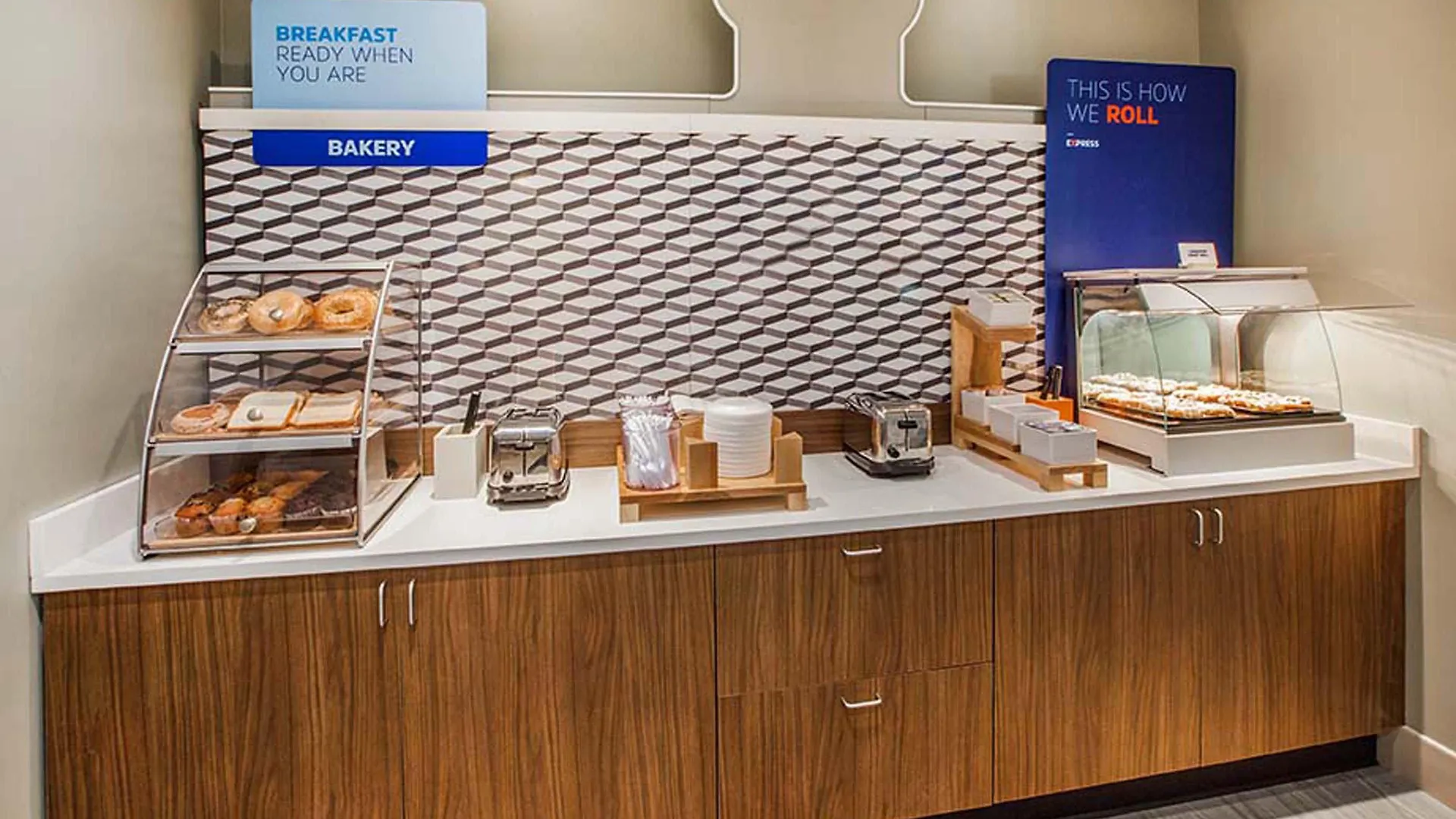 Holiday Inn Express Hotel & Suites Norfolk Airport By Ihg