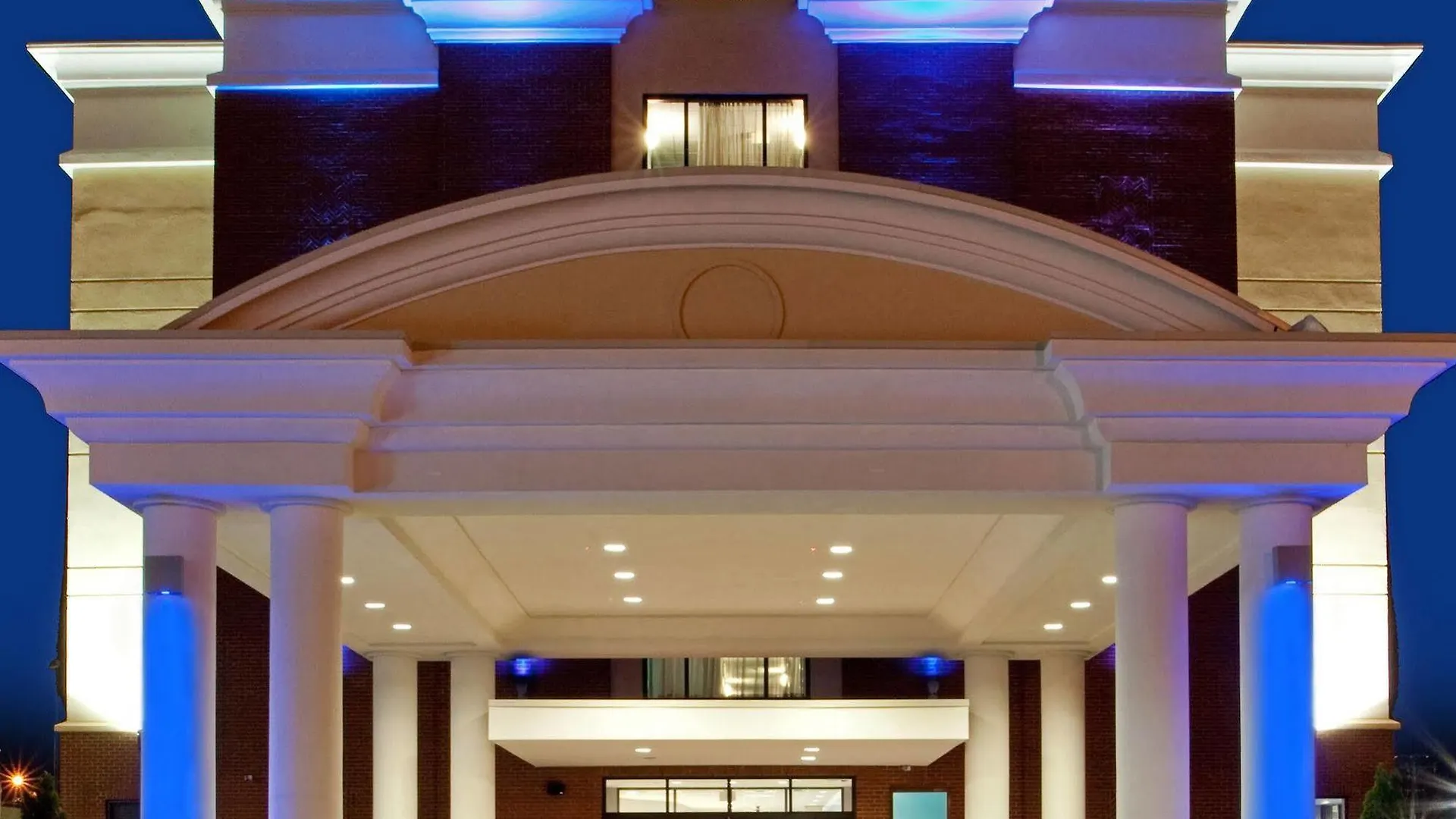 Holiday Inn Express Hotel & Suites Norfolk Airport By Ihg